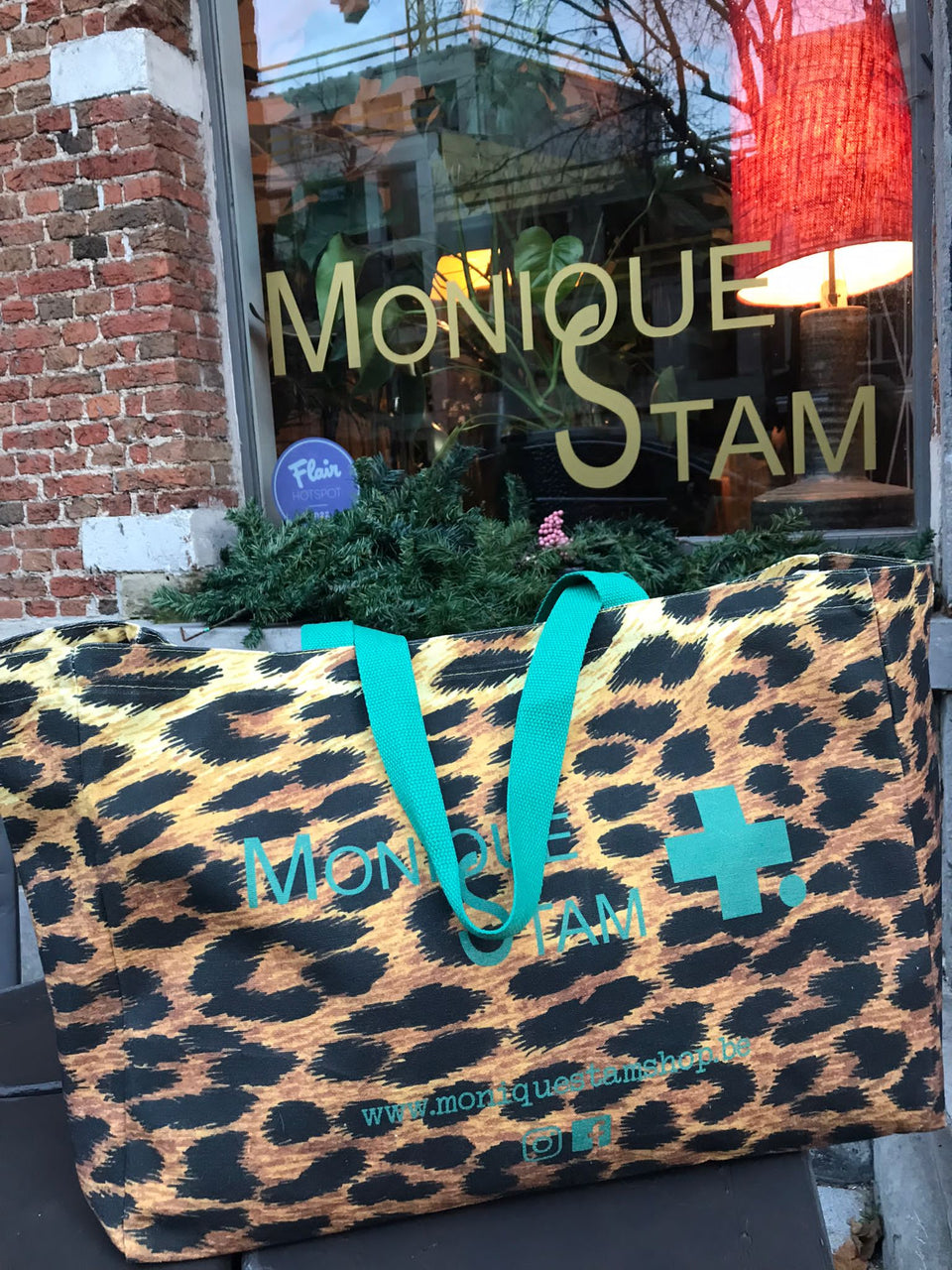MON's shopping bag