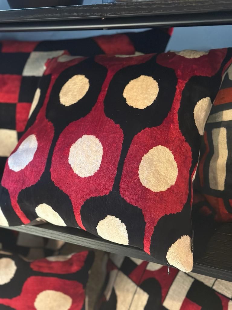 Black - red - white pillow